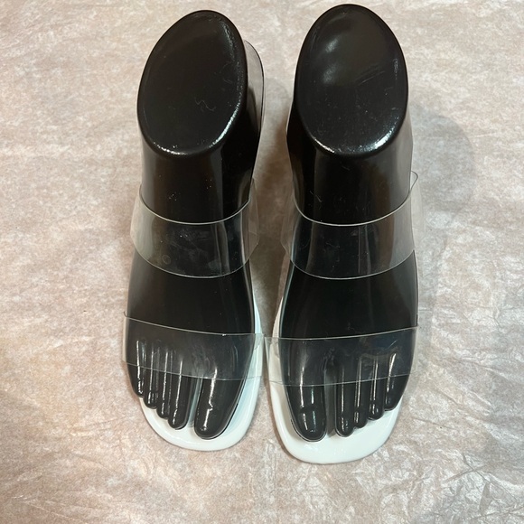 NWOT - Transparent Clear BALL Décor Sandals White (Size 7) - Picture 6 of 9